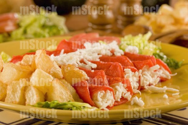 Enchiladas rojas con queso