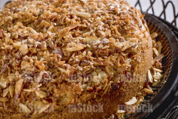 Pastel de coco con almendras