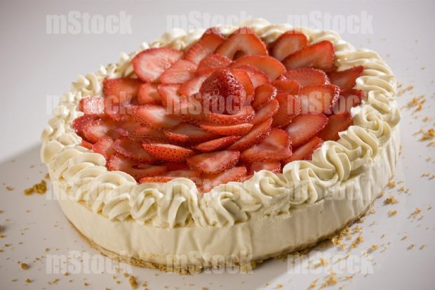 Pay de queso con fresas