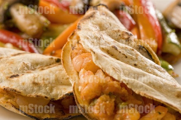 Tacos dorados de camarones