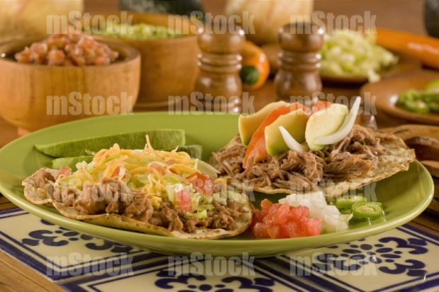 Tostadas de Frijoles y Deshebrada