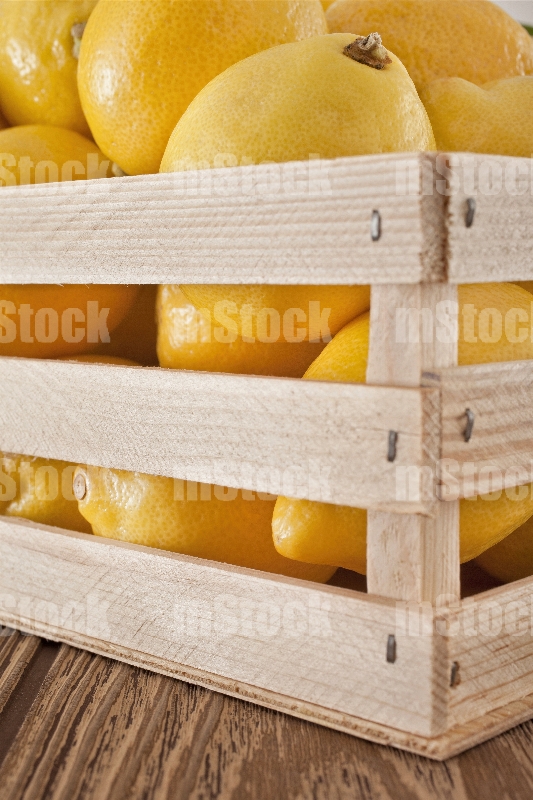 Caja con limones