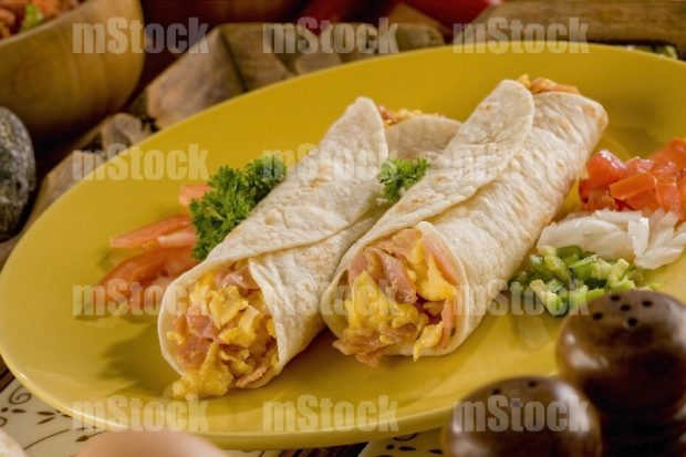 Burritos de huevo con jamón