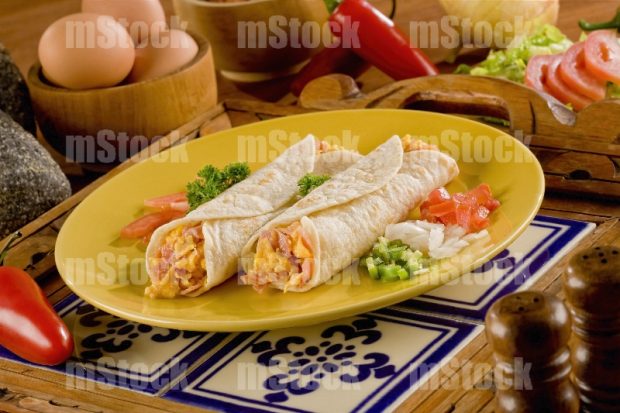 Burritos de huevo revuelto con jamón