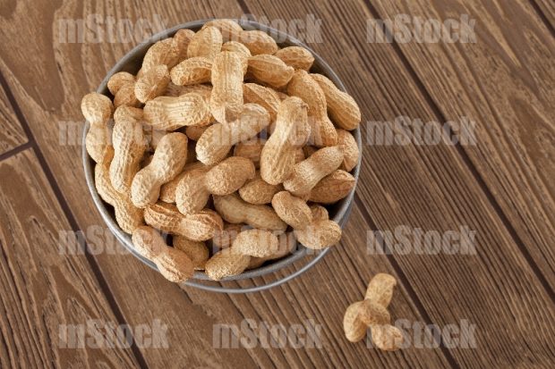 Maní tostado con cáscara