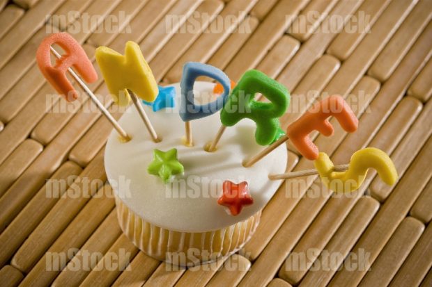 Cupcake de fondant con letras