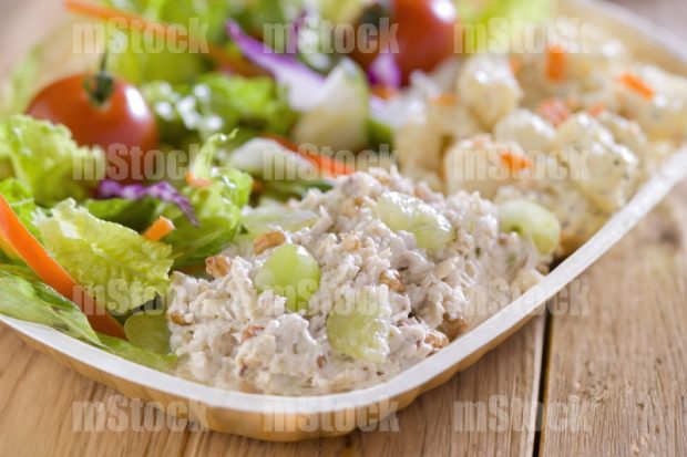 Ensalada Verde y de Pollo y de Papa