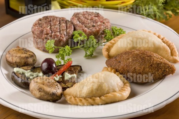 Kippe crudo, kippe bola y empanadas
