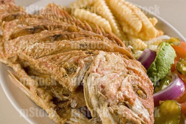 Pescado entero frito