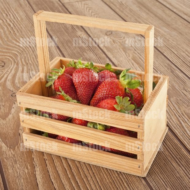 Canasta con fresas