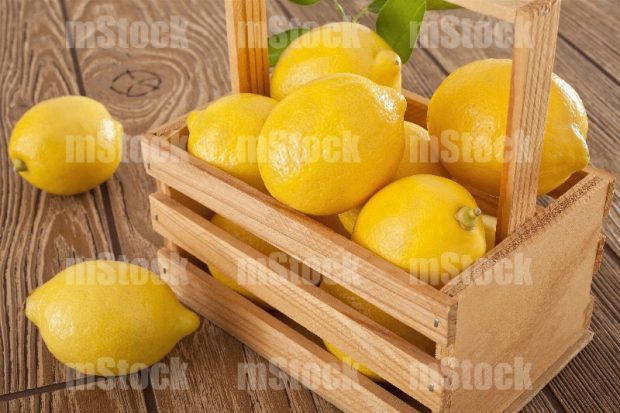 Canasta con limones amarillos Eureka