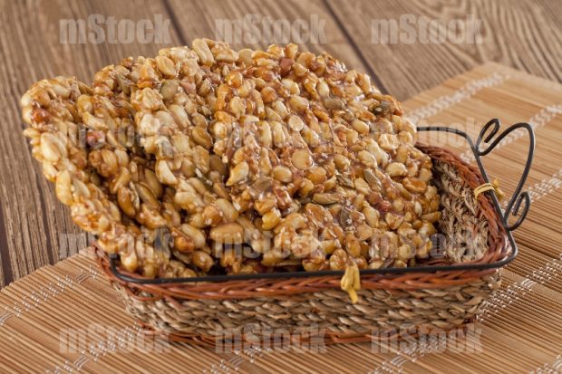 Canasta de palanquetas de Cacahuate con pepita