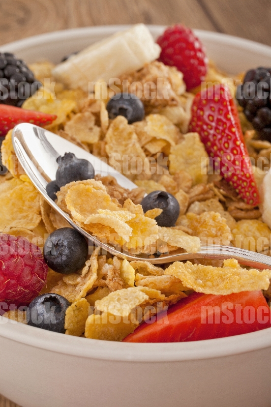 Cereal con frutas vertical