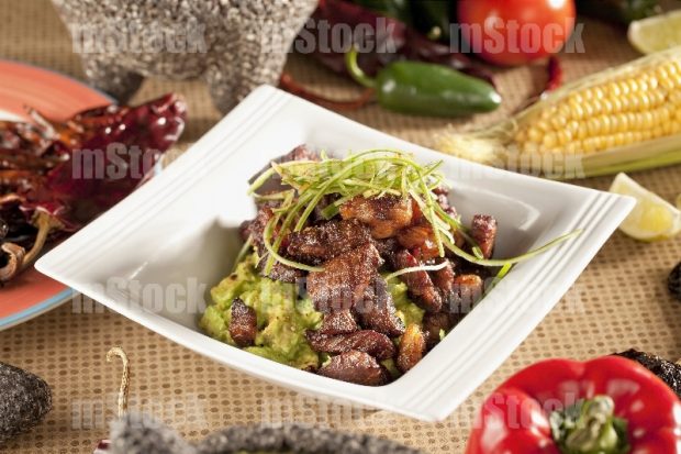 Chicharrón de rib eye con verduras