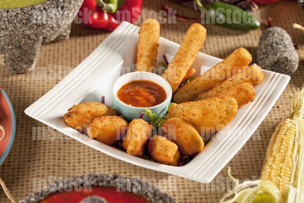 Dedos de queso empanizados