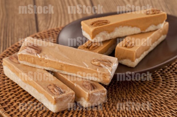Dulce de leche quemada con coco y nuez