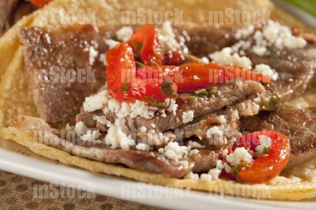 Taco de bistec con queso