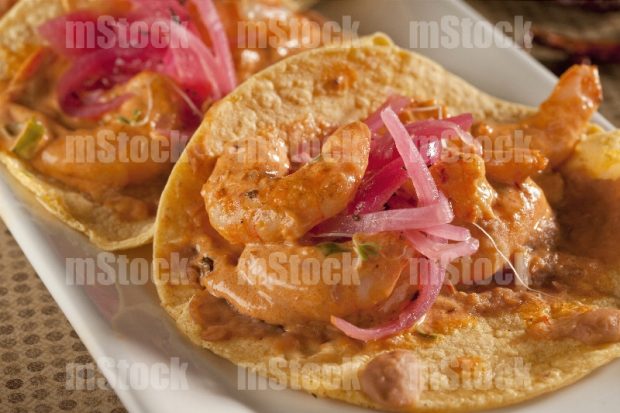 Taco de camarones al chipotle