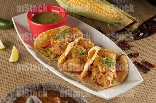 Tacos de camarones empanizados
