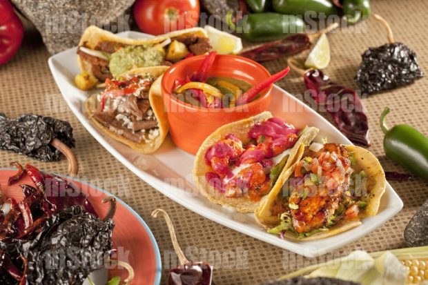 Tacos surtidos en maíz