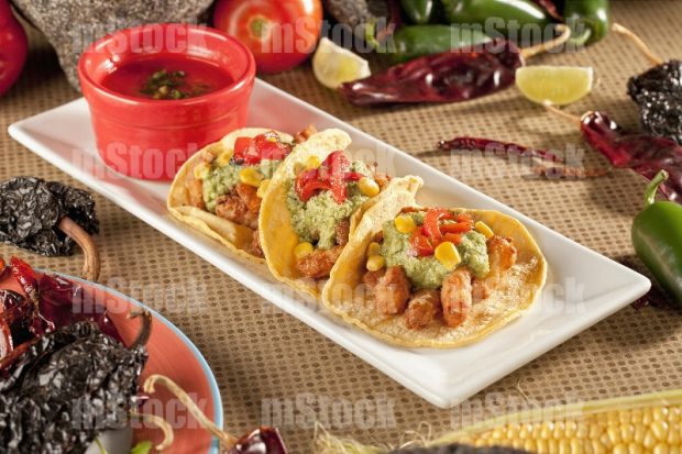 Tacos de chicharón de pescado empanizado