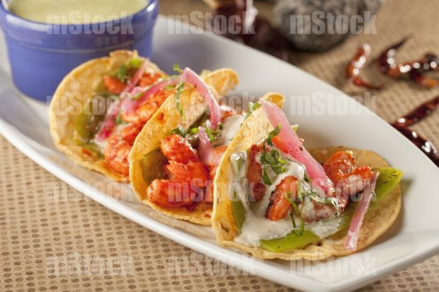 Tacos de camarón con queso