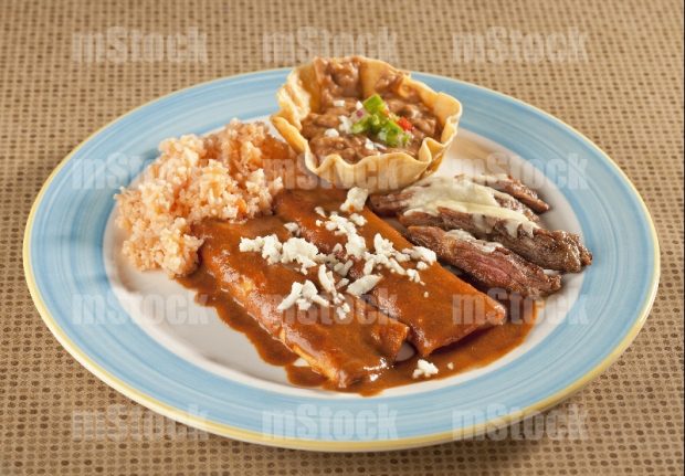 Arrachera con enchiladas arroz y frijoles