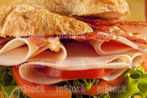 Croissant de jamón y tocino