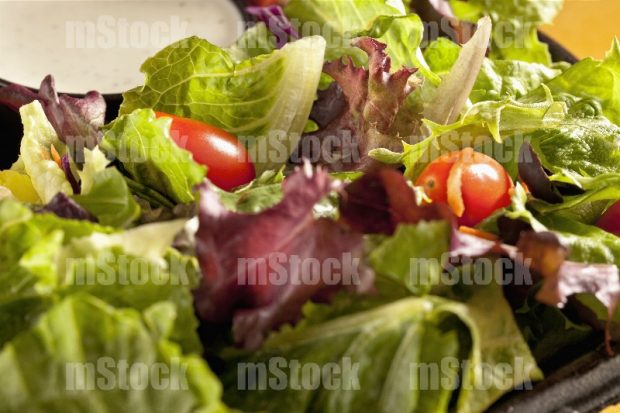 Ensalada verde con tomate cherry