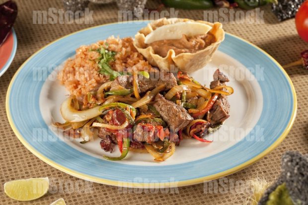 Fajitas de arrachera con pimientos y arroz
