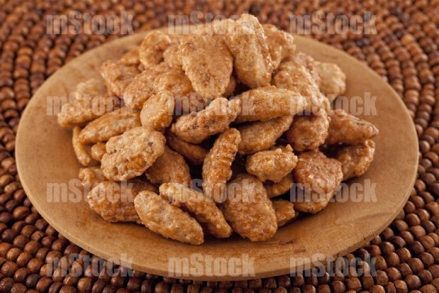 Nuez garapiñada dulce