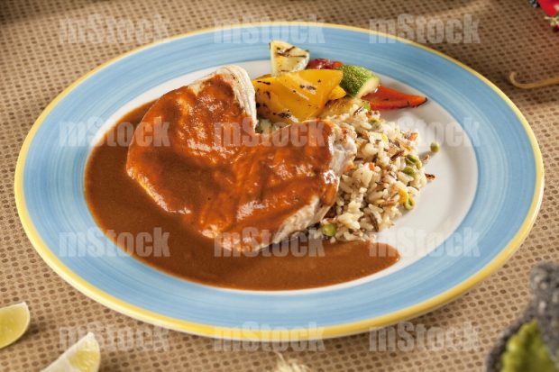 Pechuga de Pollo en achiote y verduras