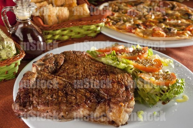 T-bone con ensalada verde