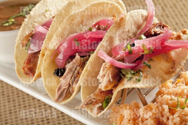 Tacos de Carnitas con arroz