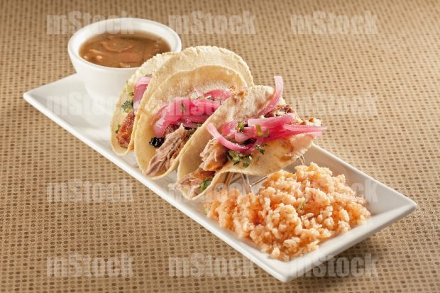 Tacos de Carnitas con frijoles charros