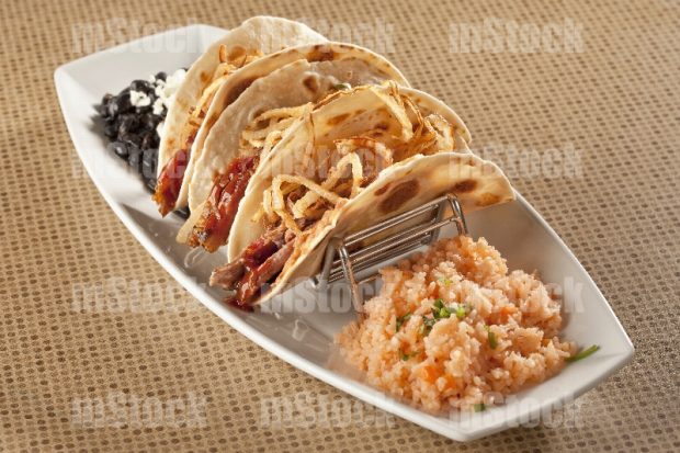 Tacos de Costilla de Puerco barbecue con frijoles