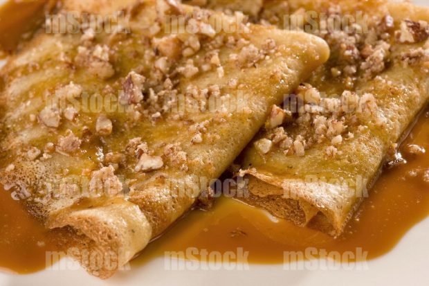 Crepas de cajeta y nuez