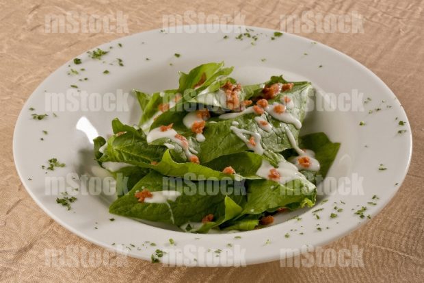 Ensalada de espinaca con tocino