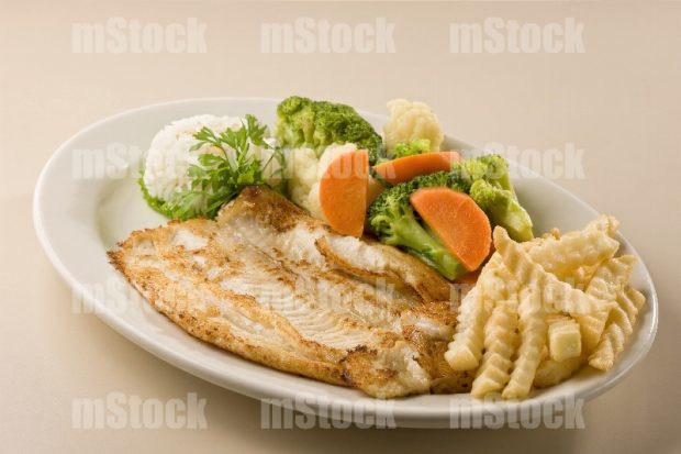 Filete de pescado con verduras