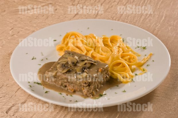 Pastel de Carne con Fetuccini