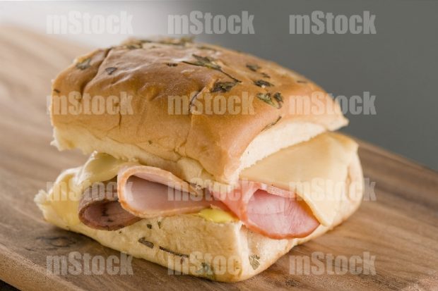 Sándwich a las finas hierbas