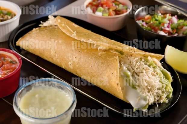 Taco dorado de pechuga de pollo