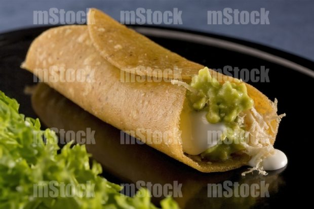 Taco dorado de pollo