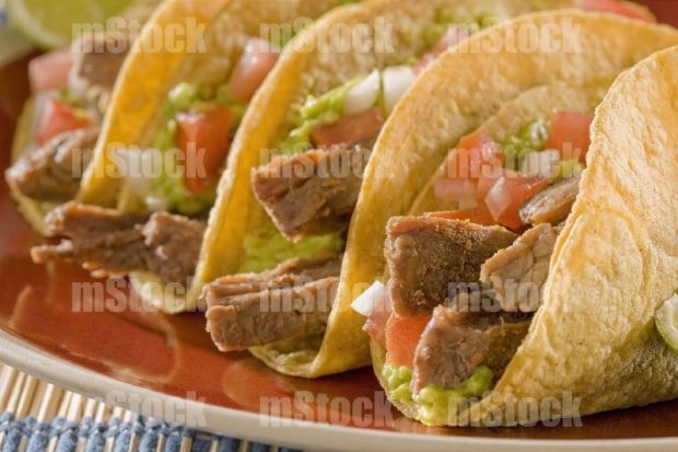 Tacos de Fajita con pico de gallo en Tortilla de Maíz