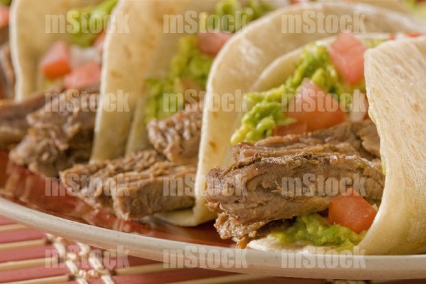 Tacos de Fajita en Harina con aguacate