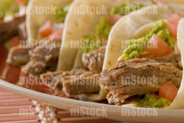 Tacos de Fajita de Res en Harina con aguacate