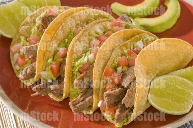 Tacos de Fajita en Tortilla de Maíz con aguacate