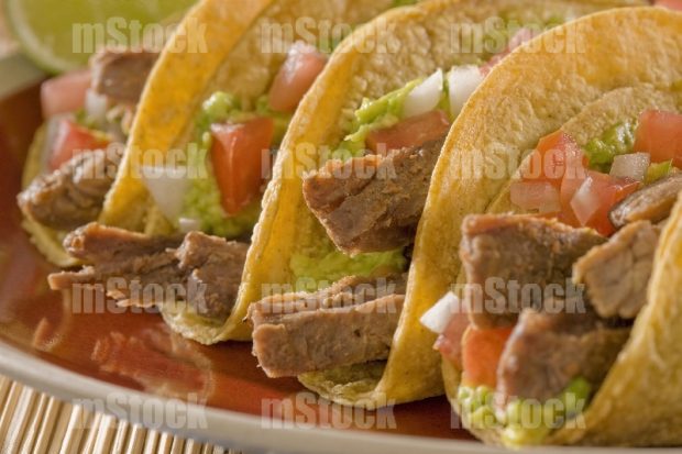 Tacos Fajita de Res con pico de gallo en Maíz