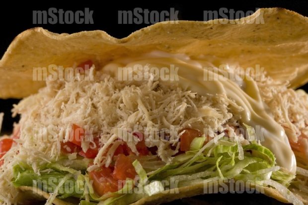 Tostada de pollo con lechuga