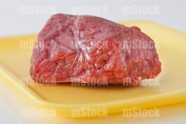 Carne fresca en charola